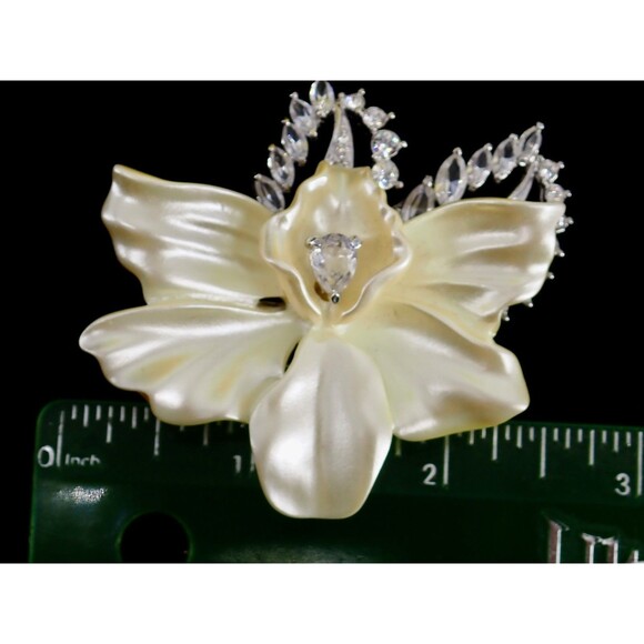 Nolan Miller Signed Ivory Orchid Floral Clear Crystal Rhinestones Brooch Vintage - Picture 11 of 16